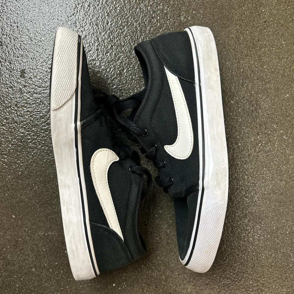 Nike 5 Youth Women's 6.5 Black White SB Trainers